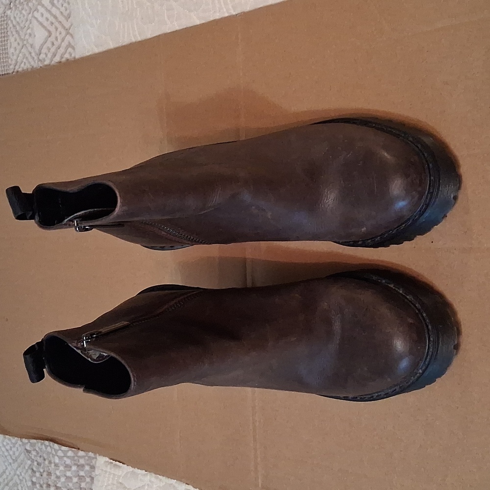 DR./DOC MARTEN Magdalena Leather Heeled Boot.
